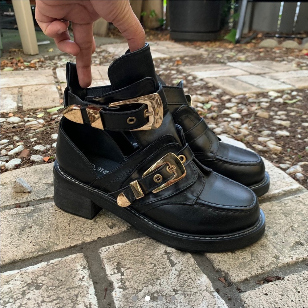 Balenciaga cut out ceinture buckle boot look alike